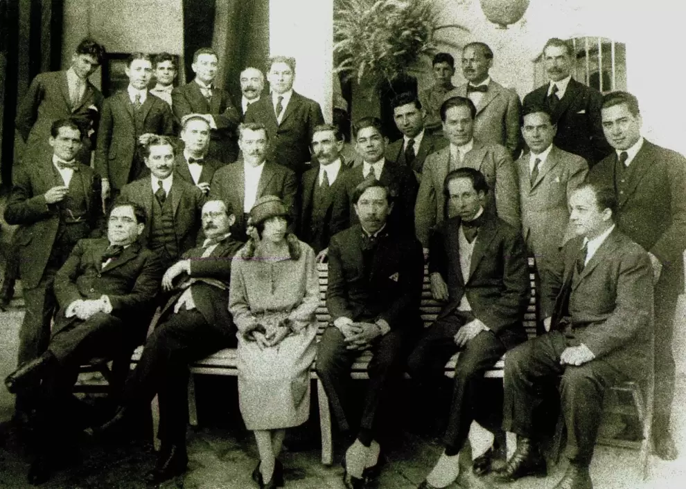 Agust�n y Francisco Barrios junto a profesores del Instituto Paraguayo. Archivo