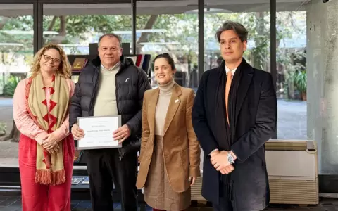Reconocimiento a Javier Ortiz y presentaci�n de Marco Augusto Ferreira, nuevo director de la Biblioteca Nacional.