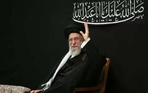 El ayatollah particip� de una ceremonia con motivo del aniversario de la muerte del im�n Husein, en Teher�n.