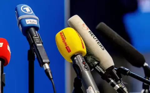 Preocupa la ayuda de fondos para garantizar la prensa libre en Am�rica Latina.