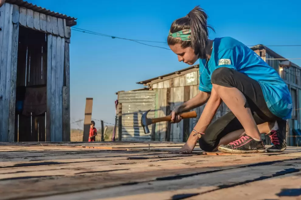 Construcci�n de viviendas de emergencia.