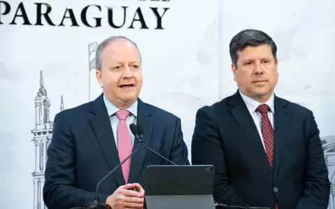 Conferencia de prensa en Mburuvicha R�ga.