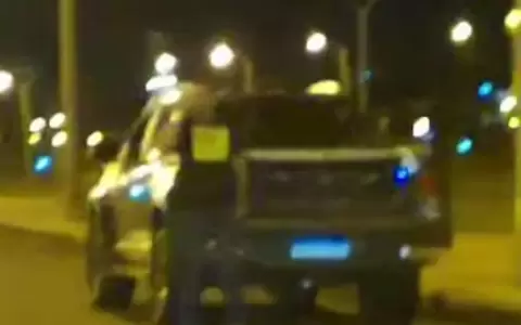 El conductor de la camioneta fue filmado m�s temprano consumiendo cerveza y escuchando m�sica a todo volumen.