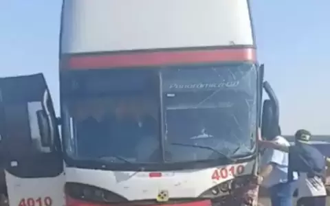 Los ocupantes del bus salieron ilesos.