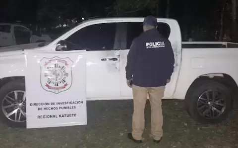 La camioneta fue abandonada por los malvivientes en un camino vecinal.