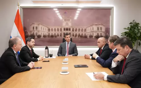 Santiago Pe�a con congresistas y ministros.