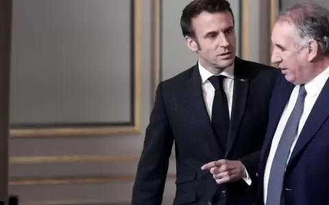 Emmanuel Macron y Francois Bayrou