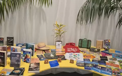 Stand de Paraguay en la XV Feria Provincial del Libro de Corrientes 2025.