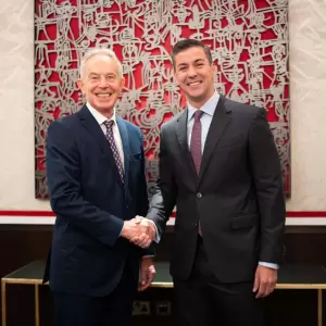 Pe�a se re�ne con Tony Blair y empresarios en Londres en busca de inversiones