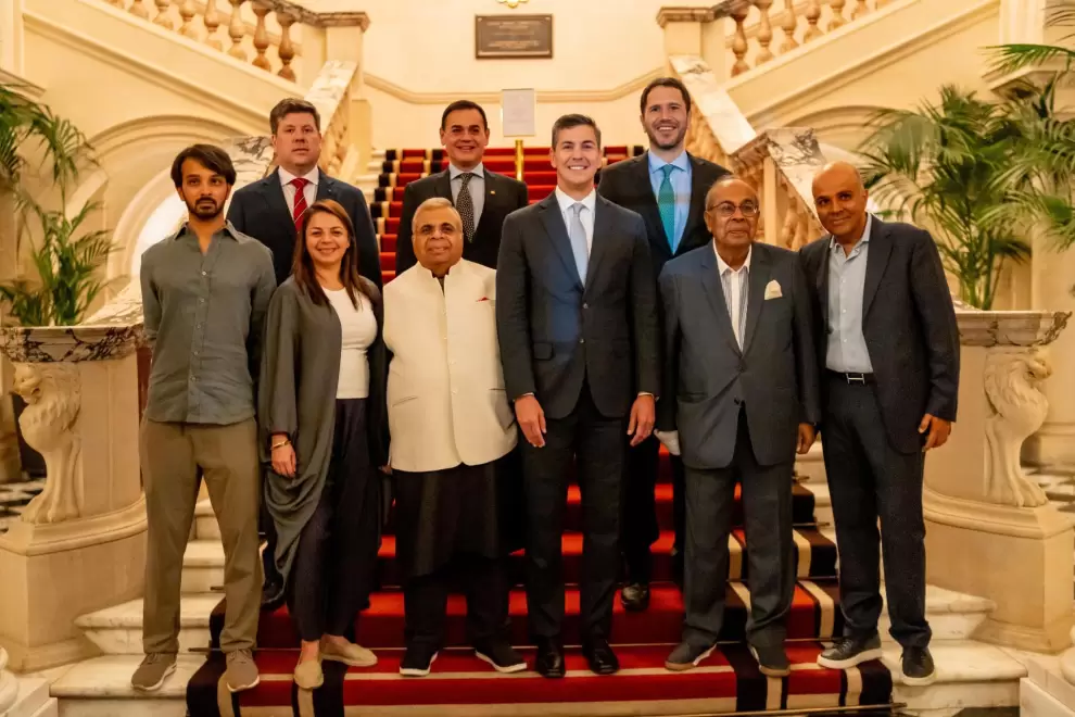 Accionistas del grupo Hinduja con Pe�a en Londres.