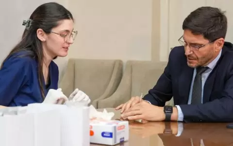 El gobernador Maximiliano Pullaro puso en marcha los narcotest a funcionarios en Santa F.