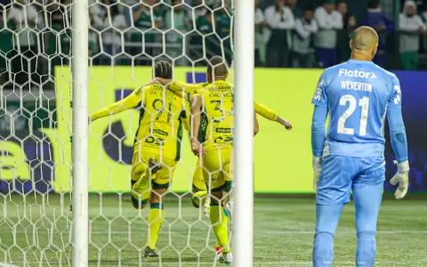 Francisco da Costa celebra su debut goleador en Mirassol.