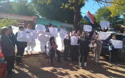 Manifestaci�n contra la directora del Hospital San Antonio Dra. Cinthia R�os.