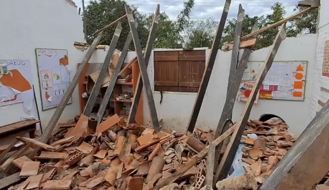 la cocina comedor de la Escuela Básica N° 1711 Nuestra Señora de la Asunción, ubicada en la localidad de Espajín, distrito de Horqueta, se desplomó.