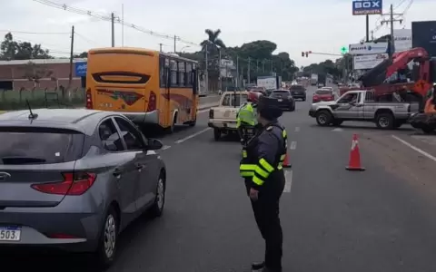 La Patrulla Caminera despliega su operativo de ordenamiento y seguridad en la ruta hacia Caacup�.