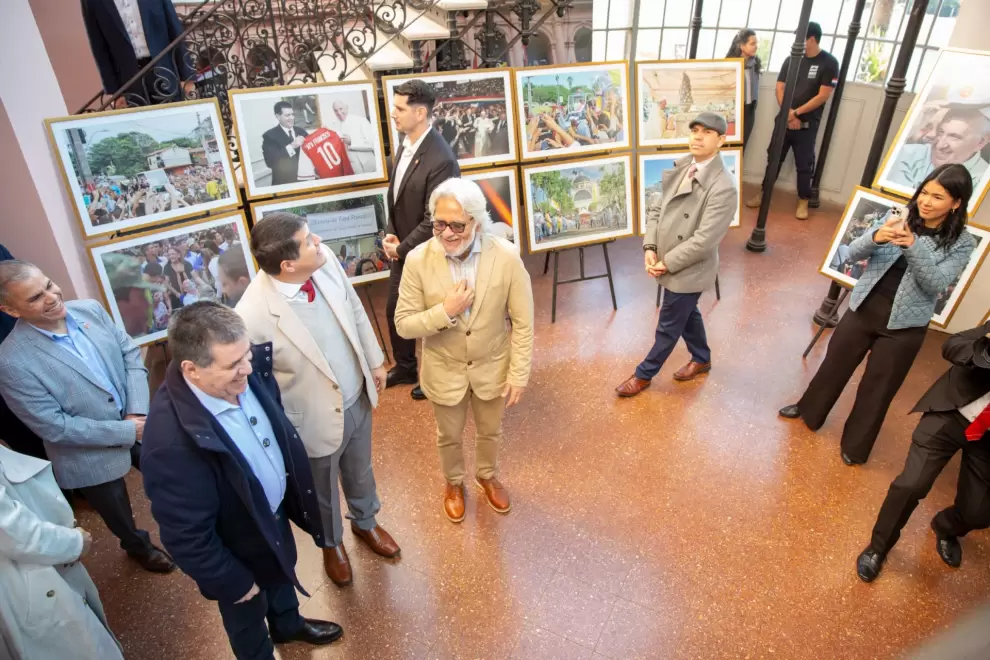 Horacio Cartes en el Cabildo, exposici�n de im�genes de la visita del Papa Francisco.