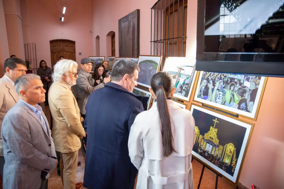 Horacio Cartes en el Cabildo, exposici�n de im�genes de la visita del Papa Francisco.