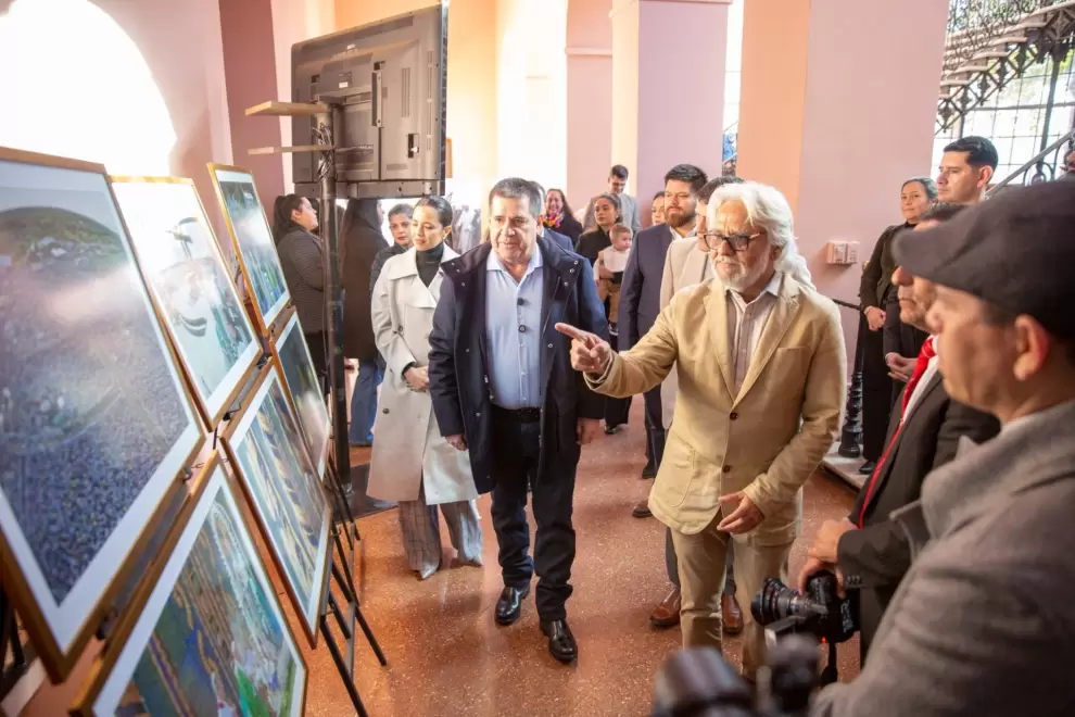 Horacio Cartes en el Cabildo, exposici�n de im�genes de la visita del Papa Francisco.