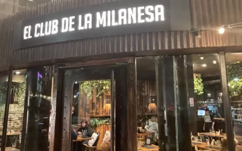 Local de El Club de la Milanesa en Buenos Aires, Argentina.