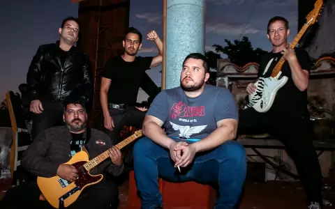 Banda Robert Mazo.