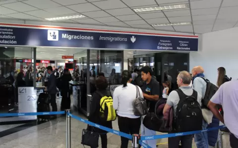 Ingreso de extranjeros aumenta, as� como pedidos de residencia.