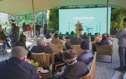 Agasajo de ueno bank a jubilados del IPS en la Expo Paraguay 2025.
