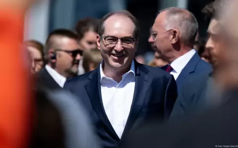 El ministro del Interior de Alemania, Alexander Dobrindt, durante una reuni�n de ministros de la UE sobre migraci�n en la cumbre de Zugspitze, Baviera