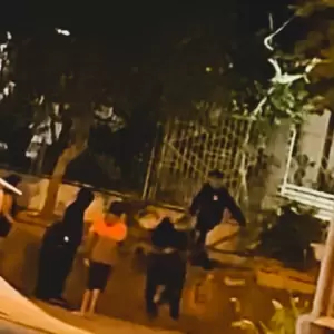 Una joven quedó inconsciente tras recibir una brutal patada