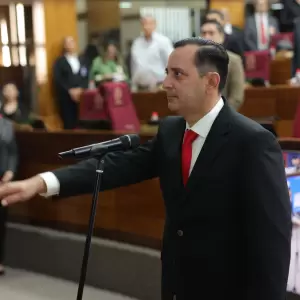 Alfonso Noria jura como nuevo senador en reemplazo de Gustavo Leite