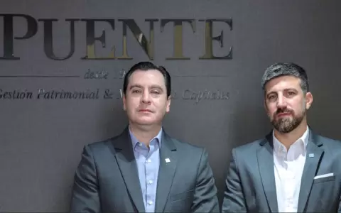 Carlos de los R�os, CEO PUENTE Paraguay (IZQ) y Sebastian Kaliman, Gerente General PUENTE AFPISA (DER).