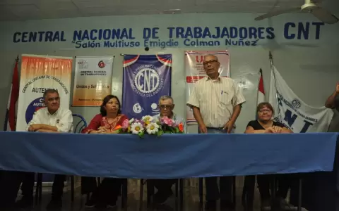 Reuni�n de centrales sindicales en la sede de la CNT.
