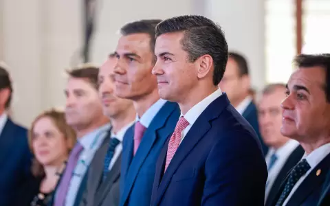 Pedro S�nchez, presidente de Espa�a y Santiago Pe�a, presidente de Paraguay.