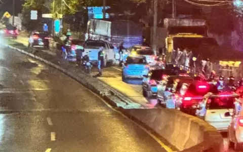 Accidente tr�nsito a metros del t�nel Semidei.