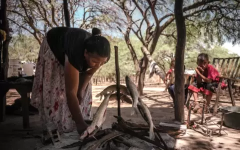Obra de la muestra "Tovȏquinĵus. Gente del r�o"