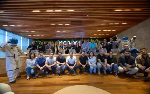 10 equipos avanzan a la etapa final de Moonshot 2025.