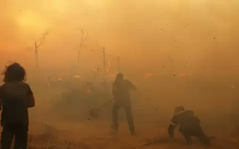 Incendio en la isla Kryoneri, el trabajo de los bomberos se ha extendido a diferentes islas de Grecia.
