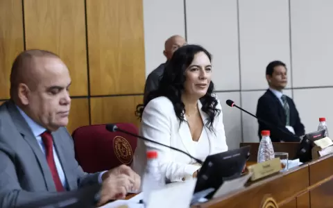 Basilio Bachi N��ez y Claudia Centuri�n en el Congreso.