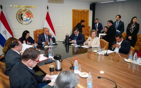 Reuni�n ayer con la ministra de MOPC y senadores.
