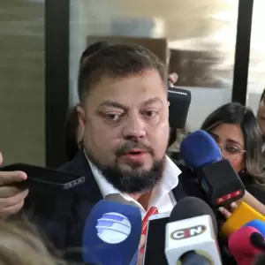 Senador acusa a frigoríficos de actuar como mafia y manipular precios de la carne