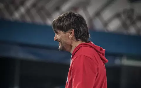 Cerro Porte�o: Diego Mart�nez tiene definido el equipo titular para el Supercl�sico