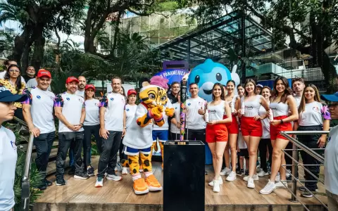 Asunci�n sinti� el calor de ASU2025 con el paso de la antorcha