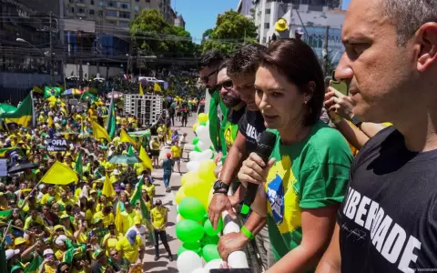 Michelle Bolsonaro, esposa del exmandatario, asisti� a la marcha en Belem.