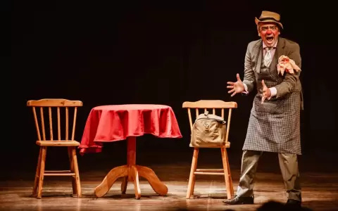"Canudo se apaixona" de George Holanda.