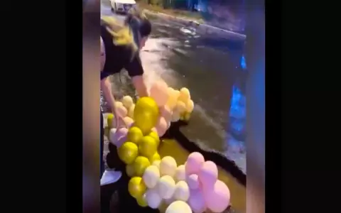 Vecinos de Lambar� escachan a edil por abundancia de baches.