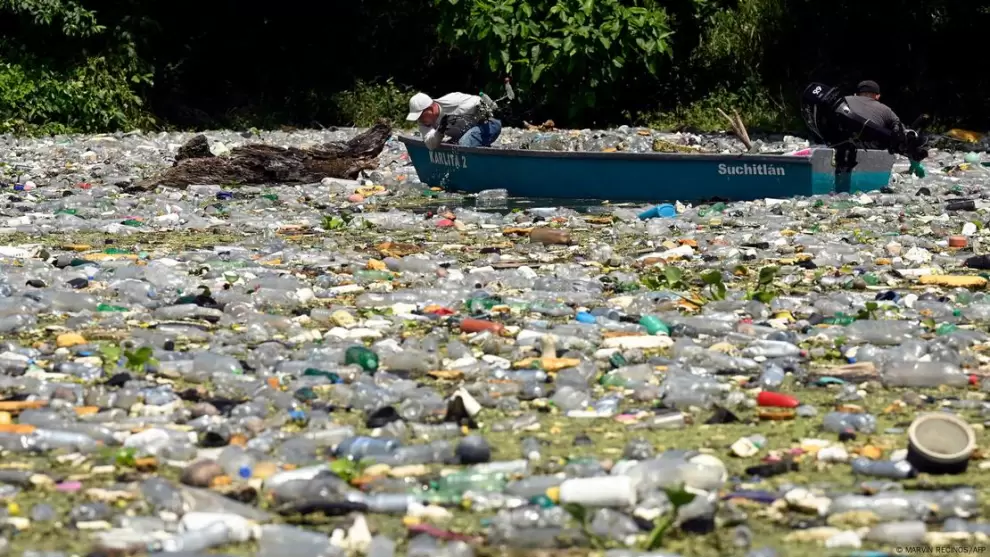 Contaminación del medio ambiente por plástico.
