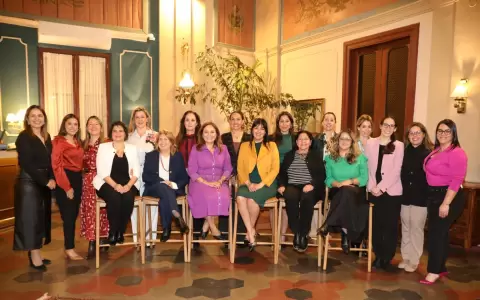 Asociaci�n Paraguaya de Mujeres con Carreras Jur�dicas.