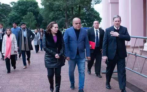 Senadora Noelia Cabrera recibe la protecci�n del cartismo.