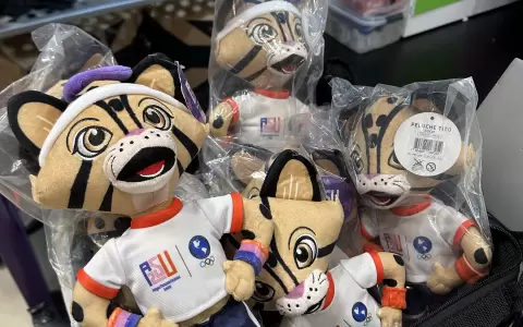 Disponible el merchandising oficial de ASU2025 en el Paseo de la Galer�a