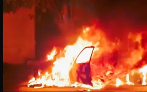 Incendio de veh�culo sobre General Santos Y Pirizal.