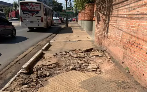 Veredas rotas en Asunci�n.